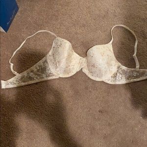 NWOT Olga lace bra 36B